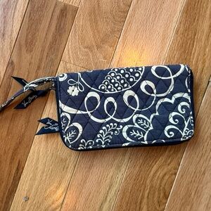 Vera Bradley Navy & white Quilted Wristlet Wallet